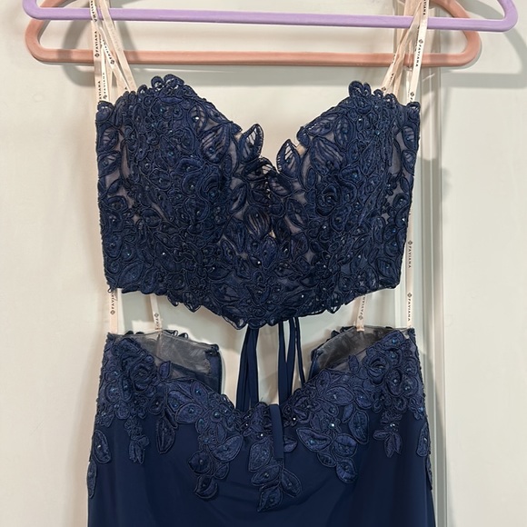 Formal / Prom Dress:  2 piece Dress. Size 00 - Picture 4 of 5